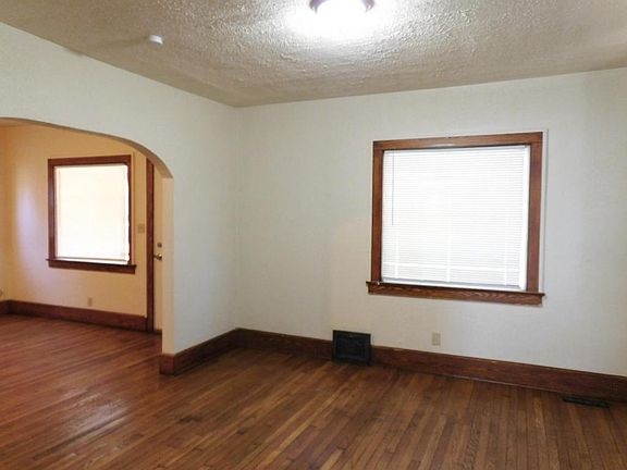4th image of 538 Parkcliff Ave