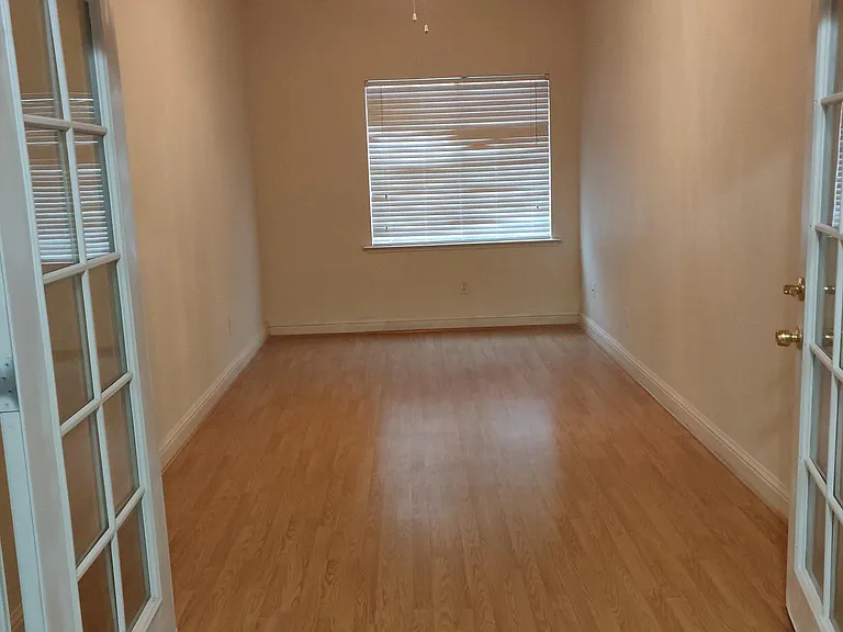 1826 N Holly Ave — Photo 10