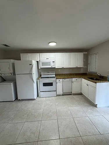 700 SW 15th Ave #6 Photo 1