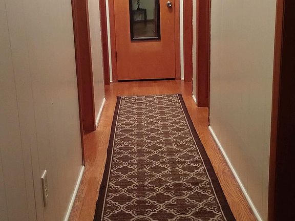 4th image of 301 E Shady Ln