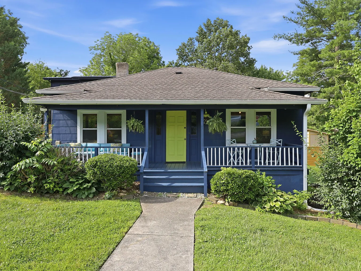 3 bed, 1.5 bath, 1200 sqft, $2,250 — Photo 1