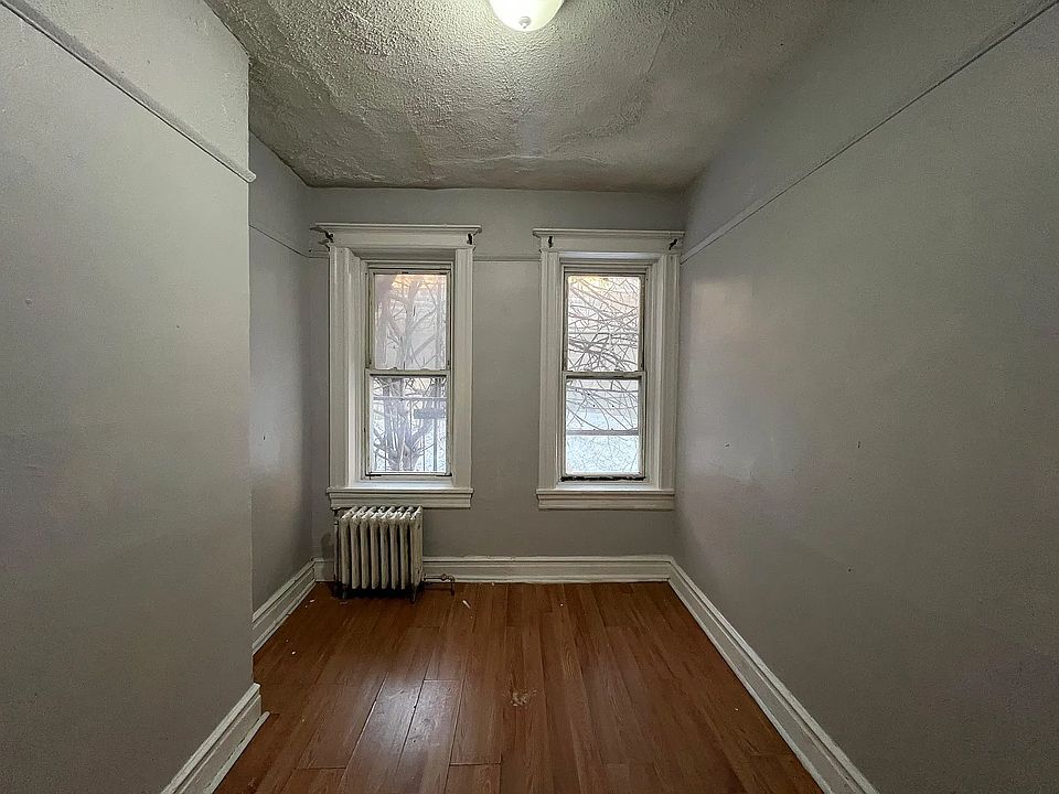 2nd image of 104 Romaine Ave #5C
