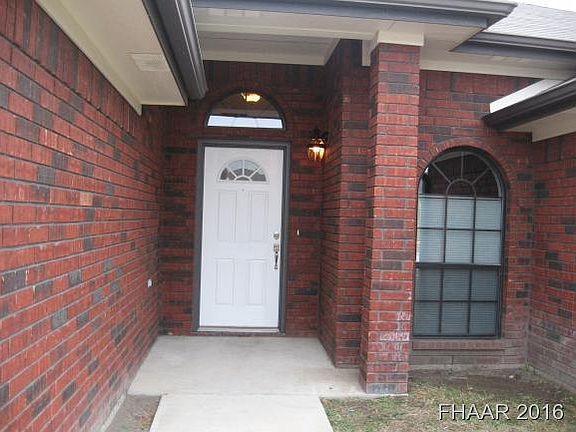 4th image of 2600 Wisteria Ln