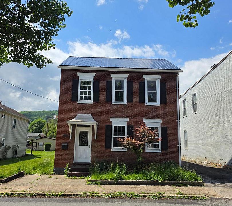 2nd image of 216 Valley St