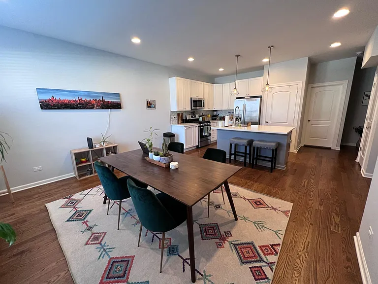 1441 W Grand Ave #1 — Photo 3