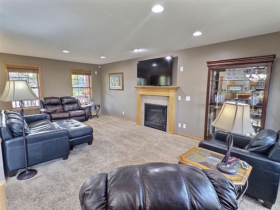 2nd image of 715 Acacia Dr S