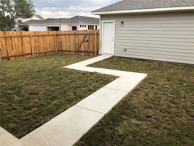2329 Pecan Island Dr — Photo 33