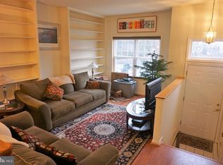 7 Martins Square Ln, Rockville, MD 20850