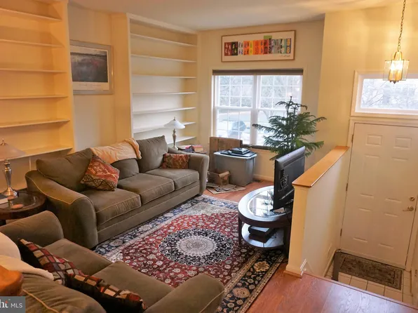 7 Martins Square Ln, Rockville, MD 20850