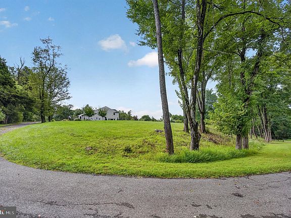 3rd image of 10022 Colvin Run Rd