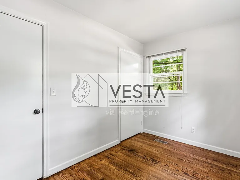 12 La Salle Ln — Photo 13