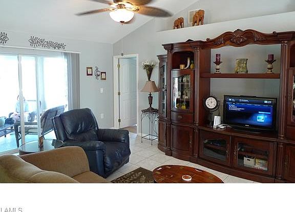 5th image of 2439 NW 22nd St