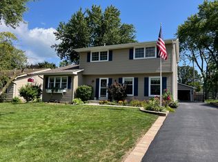 2316 Greenbriar Ln, Lindenhurst, IL 60046