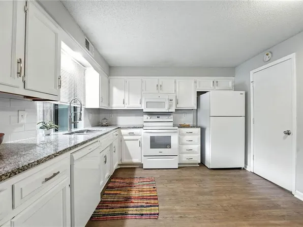 12704 W 110th Ter, Overland Park, KS 66210