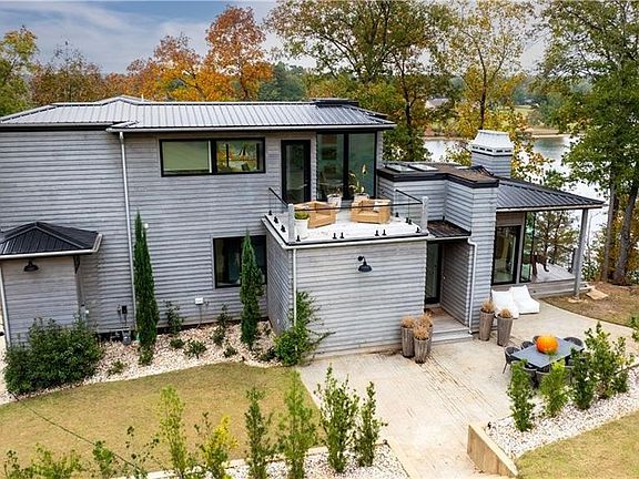 2nd image of 14938 Edgewater Dr