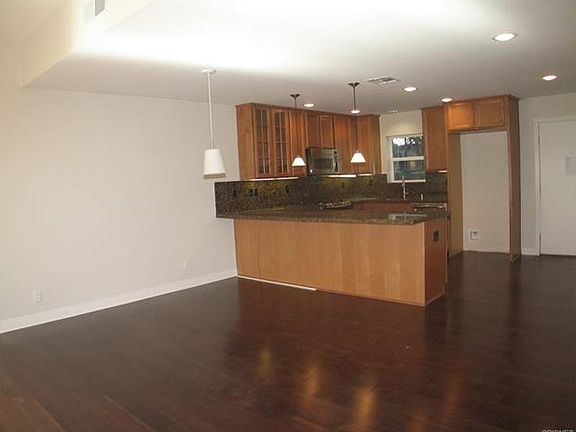 3rd image of 5048 Cahuenga Blvd