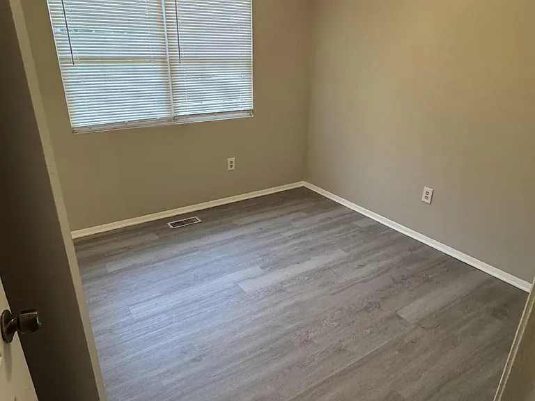311 Coleman Ln — Photo 9