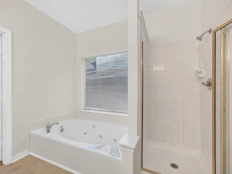 1727 Emma Cove Ct — Photo 22