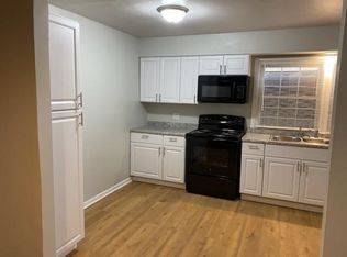 2200 Hebron Ave APT B, Zion, IL 60099
