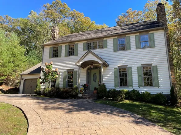 571 Barnstaple Dr, Daniels, WV 25832