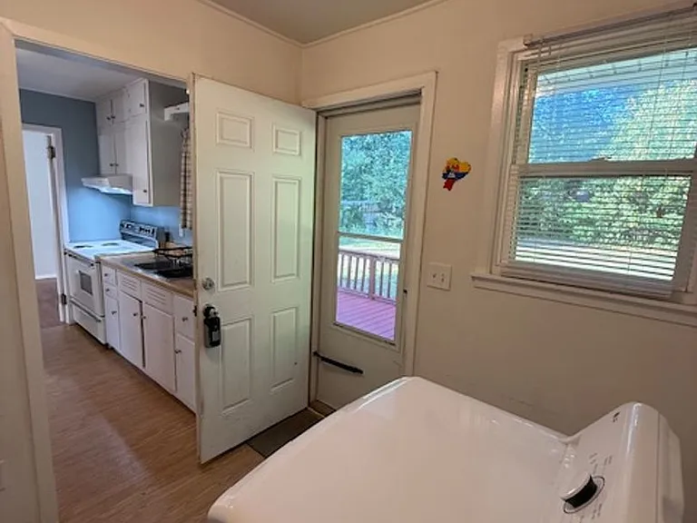 508 Henderson Dr — Photo 11