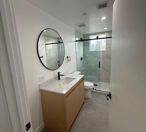 4th image of 1200 W 37th Dr Room 3
