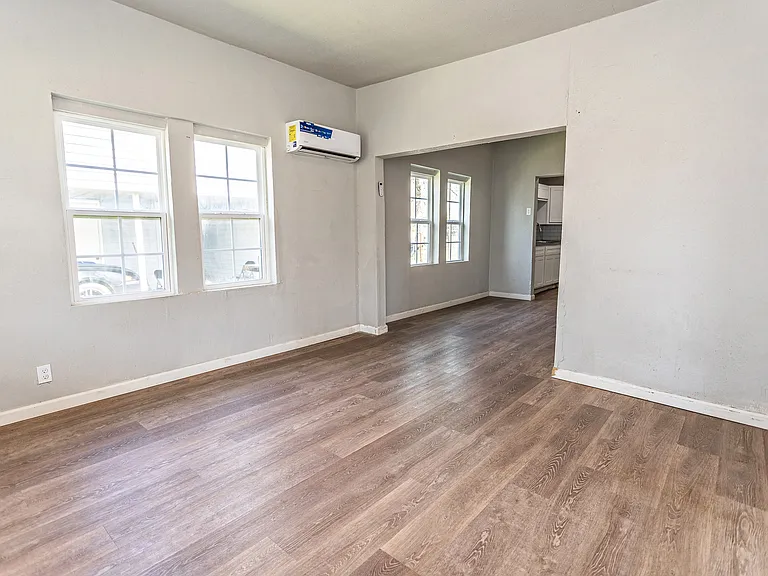 303 N Cleveland Ave — Photo 2