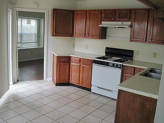 3rd image of 17503 Waverly Grove Dr