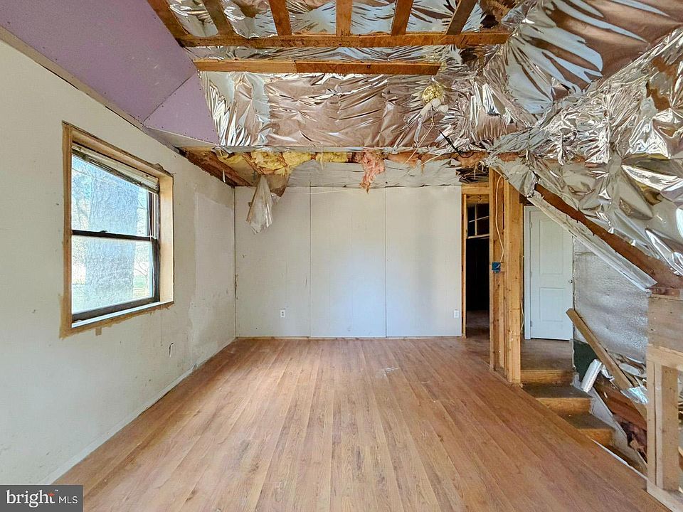 22nd image of 1709 Emerson Ave