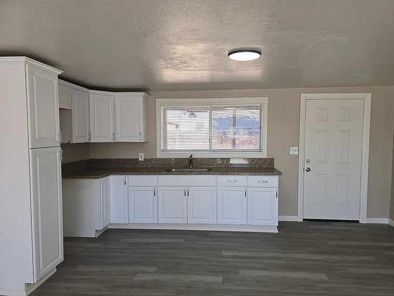 8651 S Loop Blvd — Photo 3