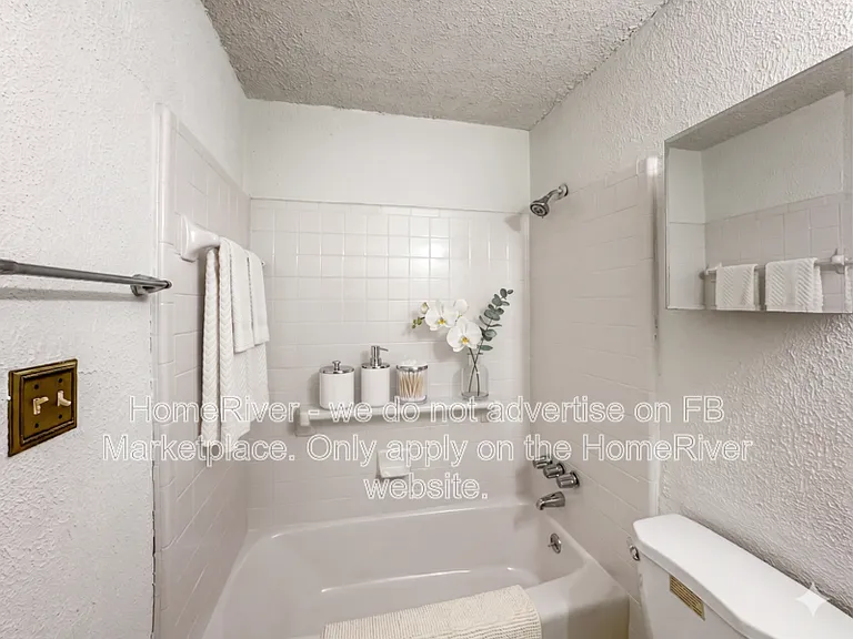 9123 Spyglass Pl #C — Photo 4