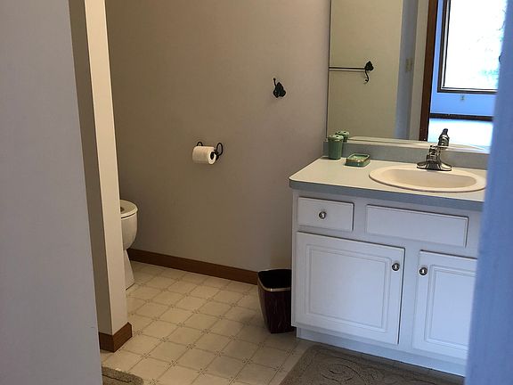 5th image of 82 Lake St