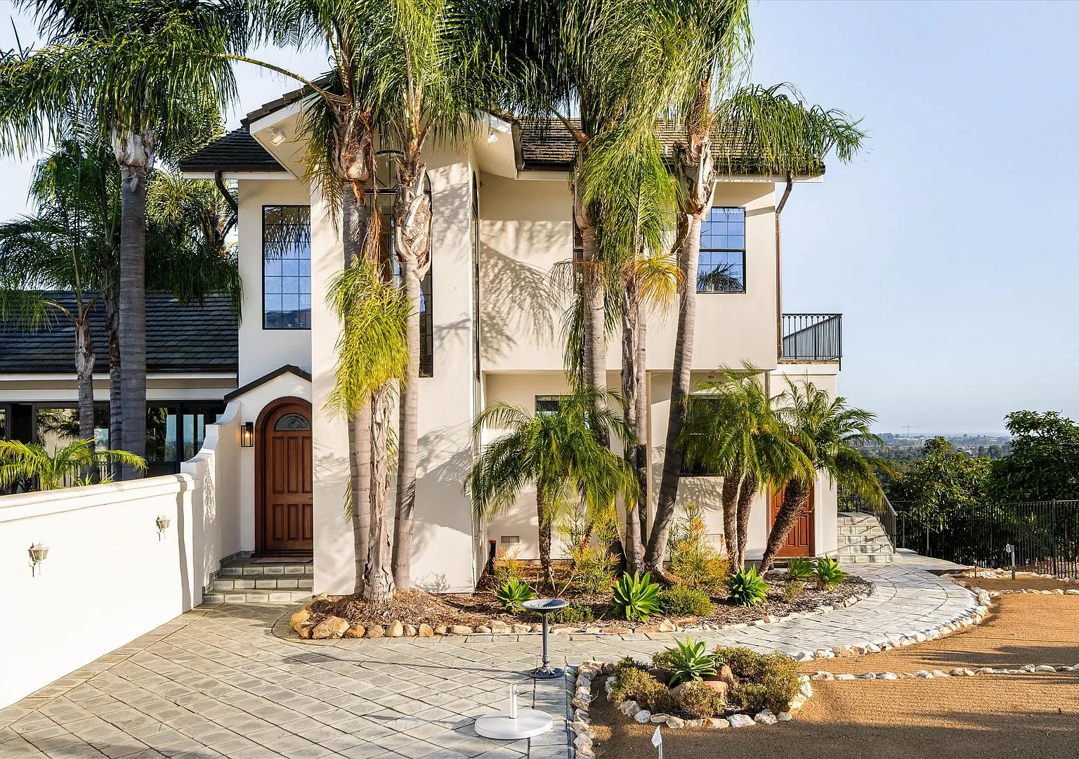 6060 La Goleta — Photo 1