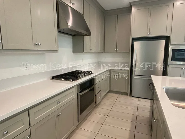 1363 S Shields Ave — Photo 4