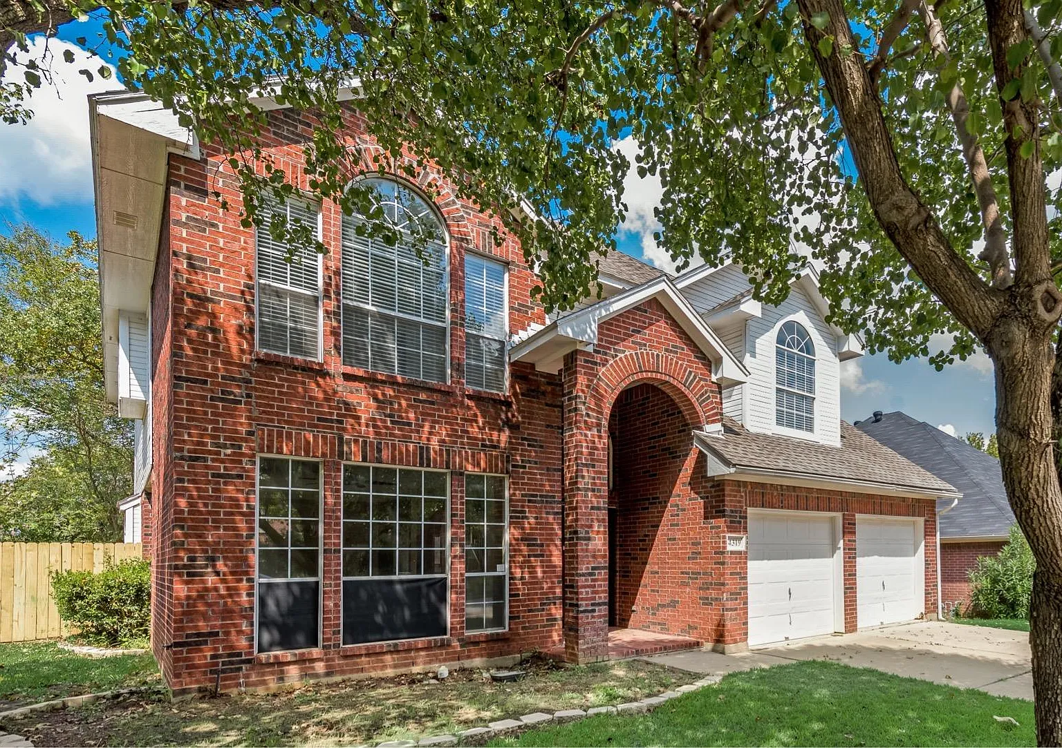4 bed, 2.5 bath, 2873 sqft, $2,900 — Photo 2