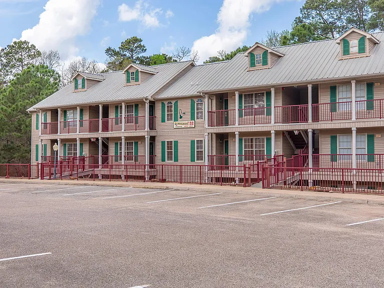 Residence at Piney Shores — Photo 16