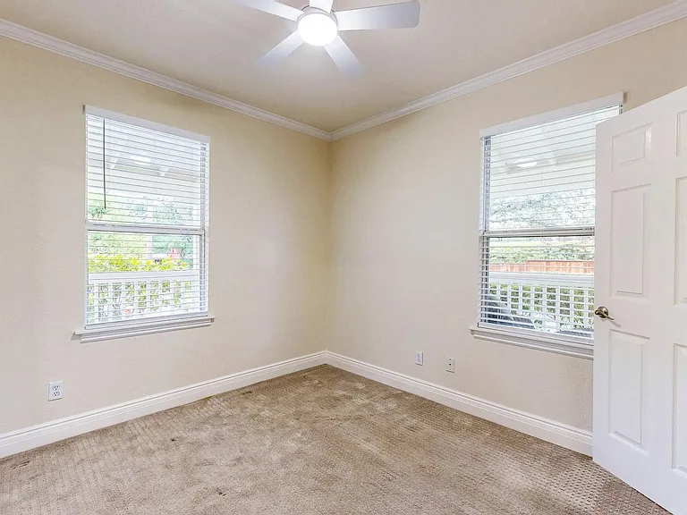 1133 Edwards St — Photo 12