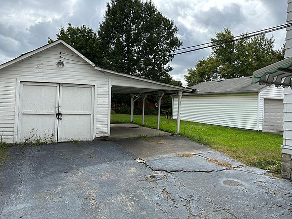 3rd image of 253 E 2nd St