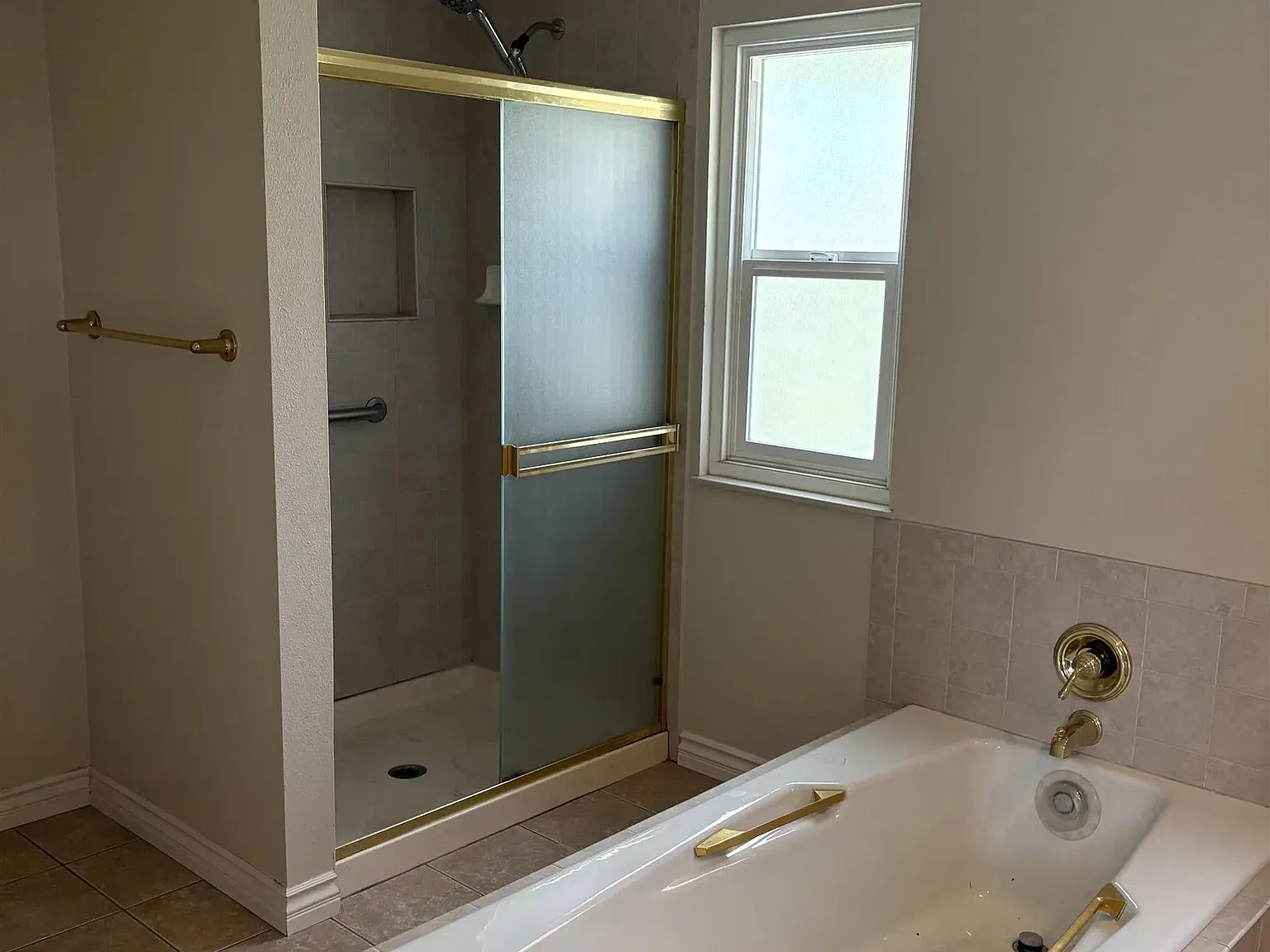 4 bed, 2.5 bath, 2580 sqft, $5,400 — Photo 4