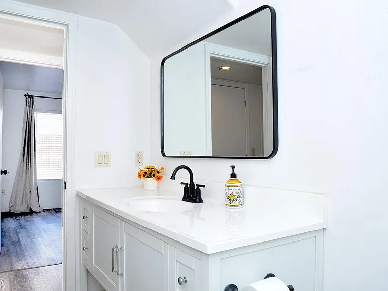 918 E Elm St #B — Photo 21