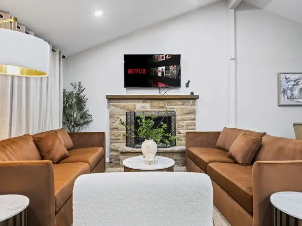 1410 N Lama Ln #Id1237882p, Mount Prospect, IL 60056