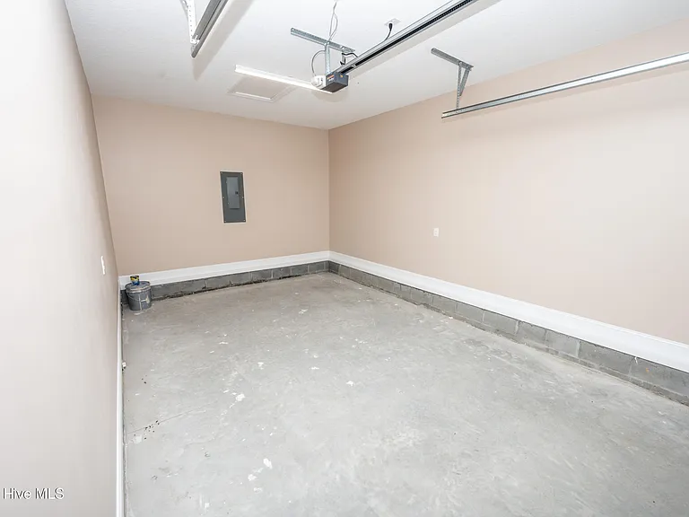 138 Macdonald Blvd — Photo 7