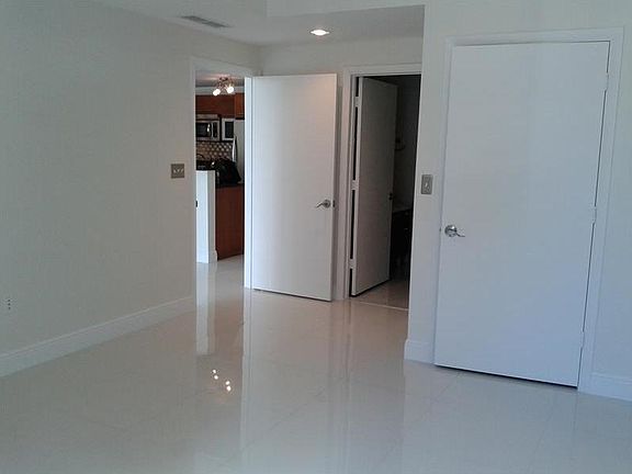 4th image of 253 NE 2nd St APT 410
