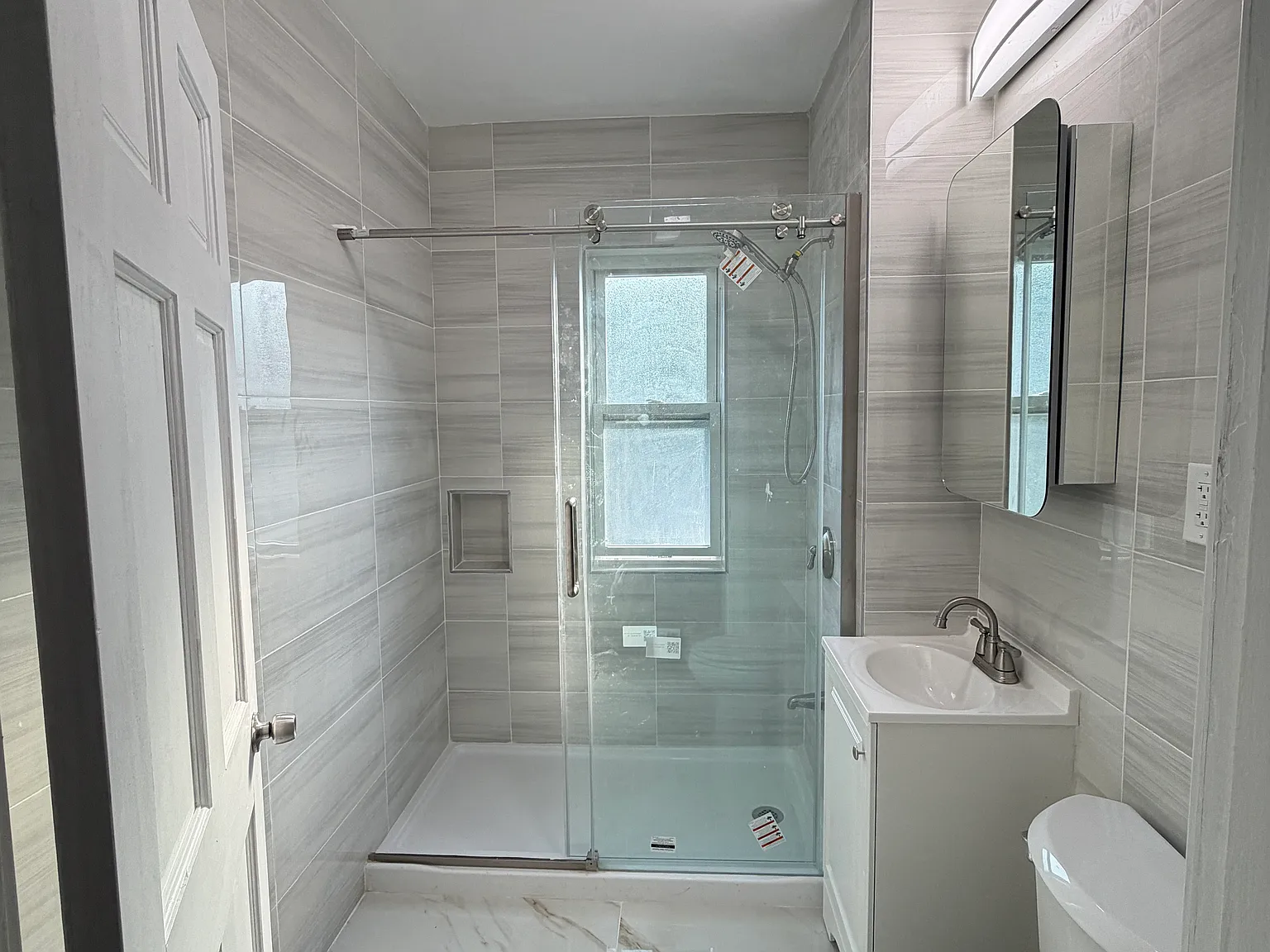3 bed, 2214 sqft, $3,300 — Photo 3