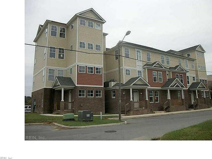 1st image of 806 W Washington St Unit 107