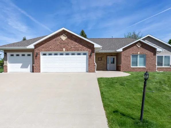 10562 Thunder Head Ct, Peosta, IA 52068
