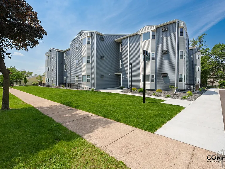 610 Gray St Apartments — Photo 16