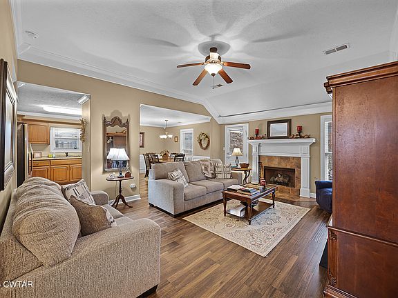 5th image of 4 Grove Hill Ln