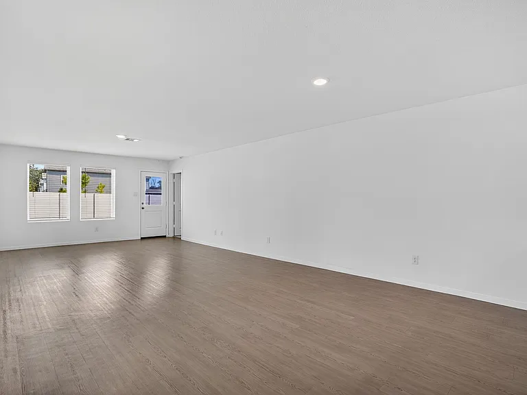 21255 Fieni Dr — Photo 2