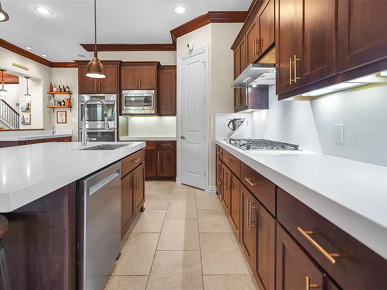 1826 Jade Hollow Ln — Photo 3